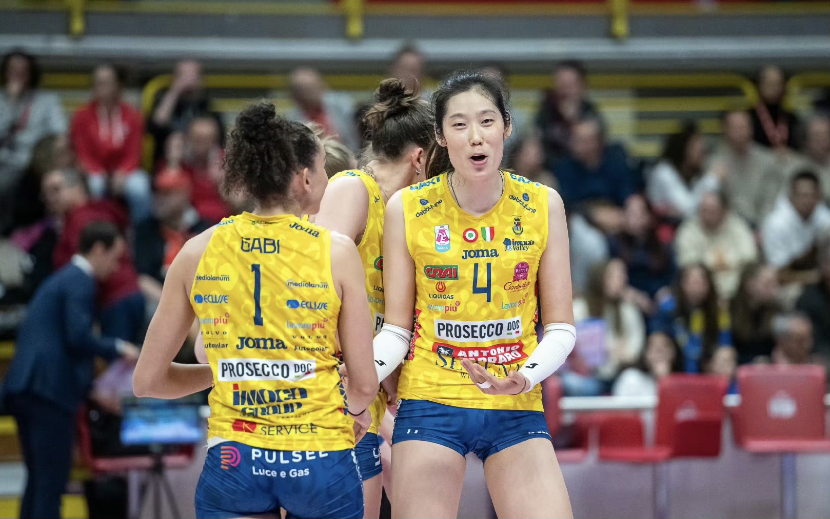 关于意大利女排在比赛中受伤退赛，主帅表示担忧的信息-AYX GAMES